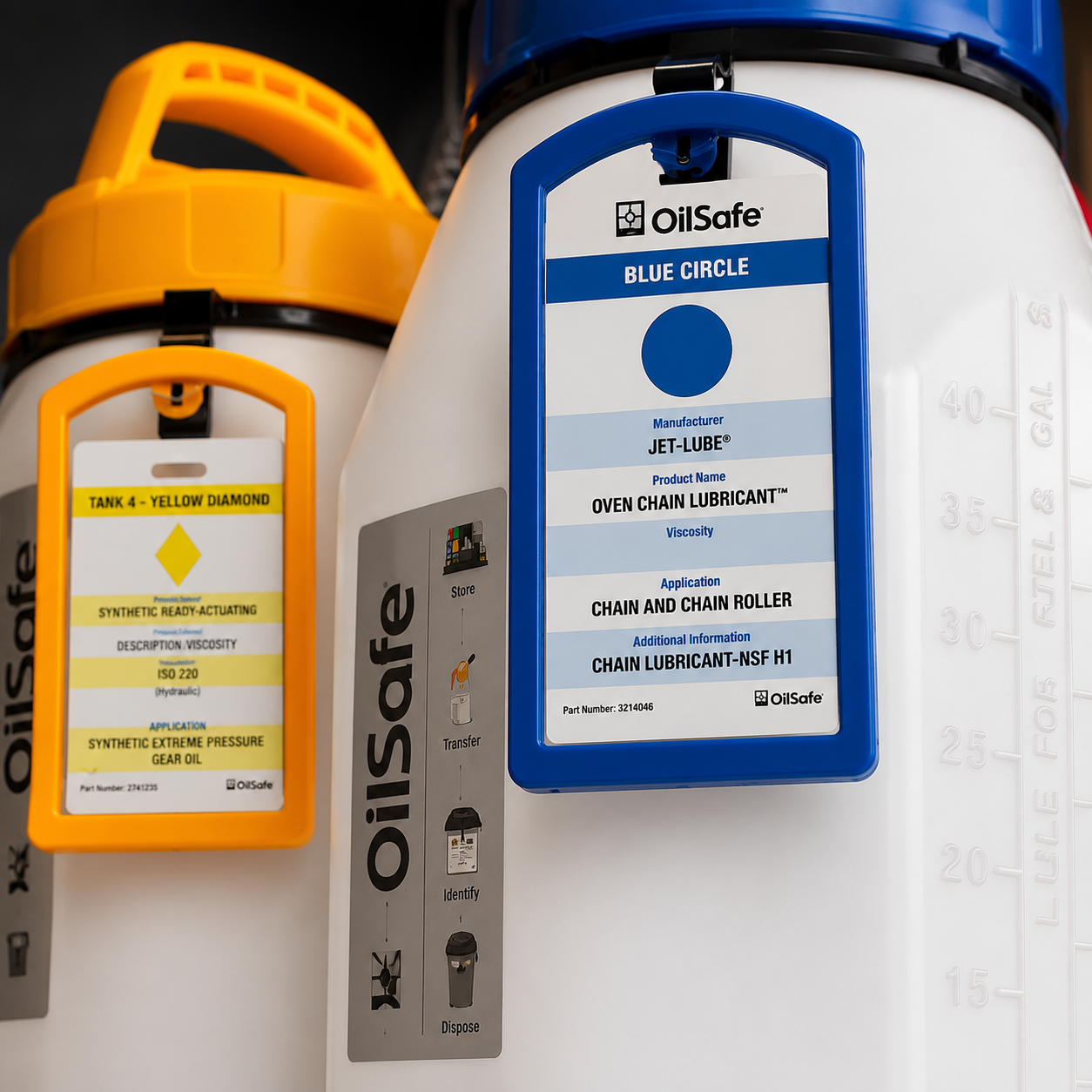 Contenedores OilSafe con etiquetas de identificación para manejo seguro de lubricantes industriales gestionados por Grupo Amarel